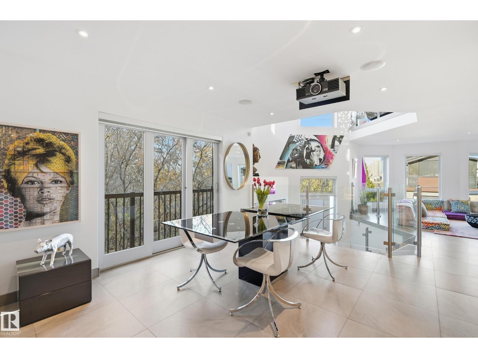 10065 90 Av Nw, Edmonton, AB - Indoor Photo Showing Dining Room