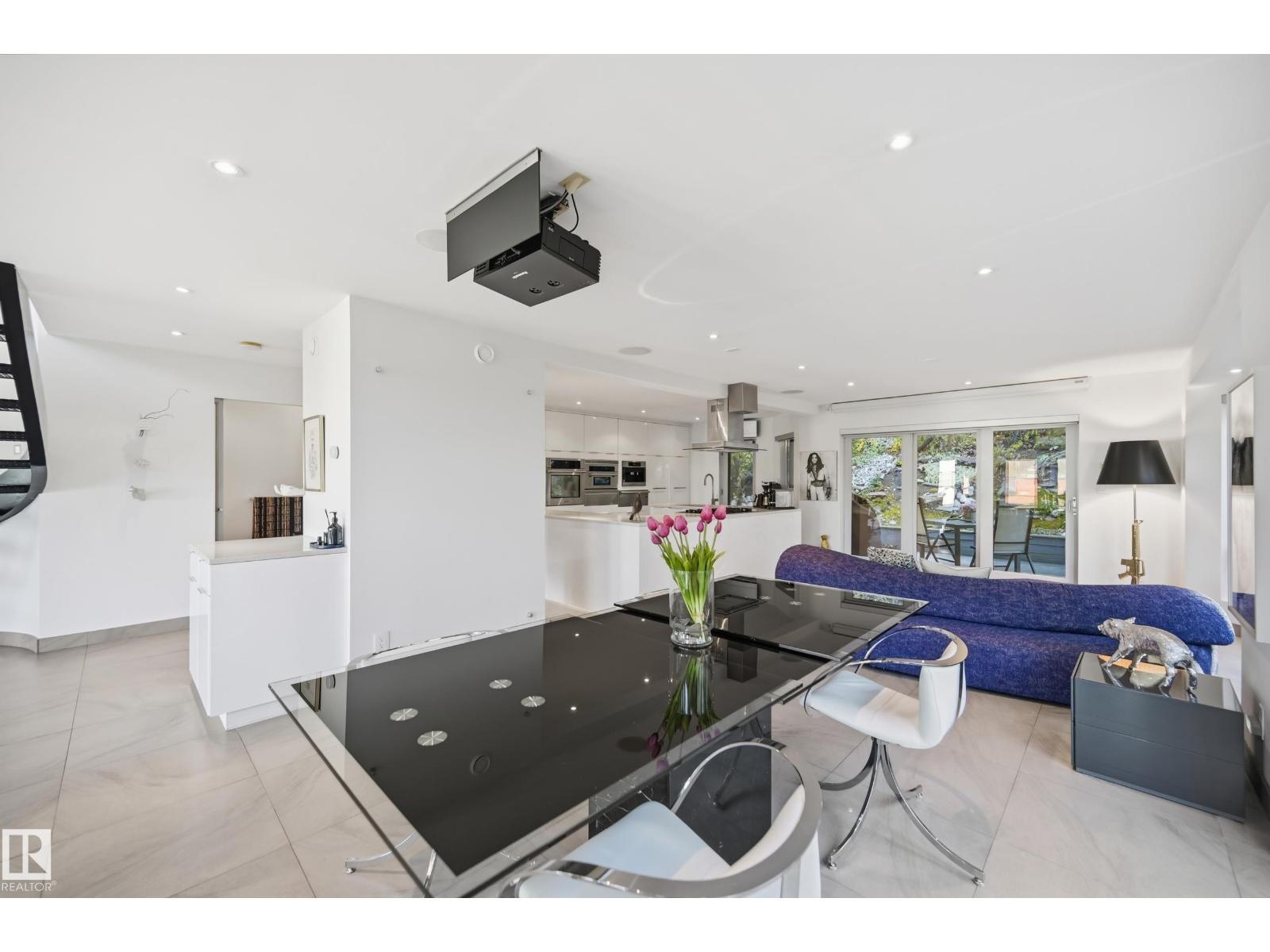 10065 90 Av Nw, Edmonton, AB - Indoor Photo Showing Other Room