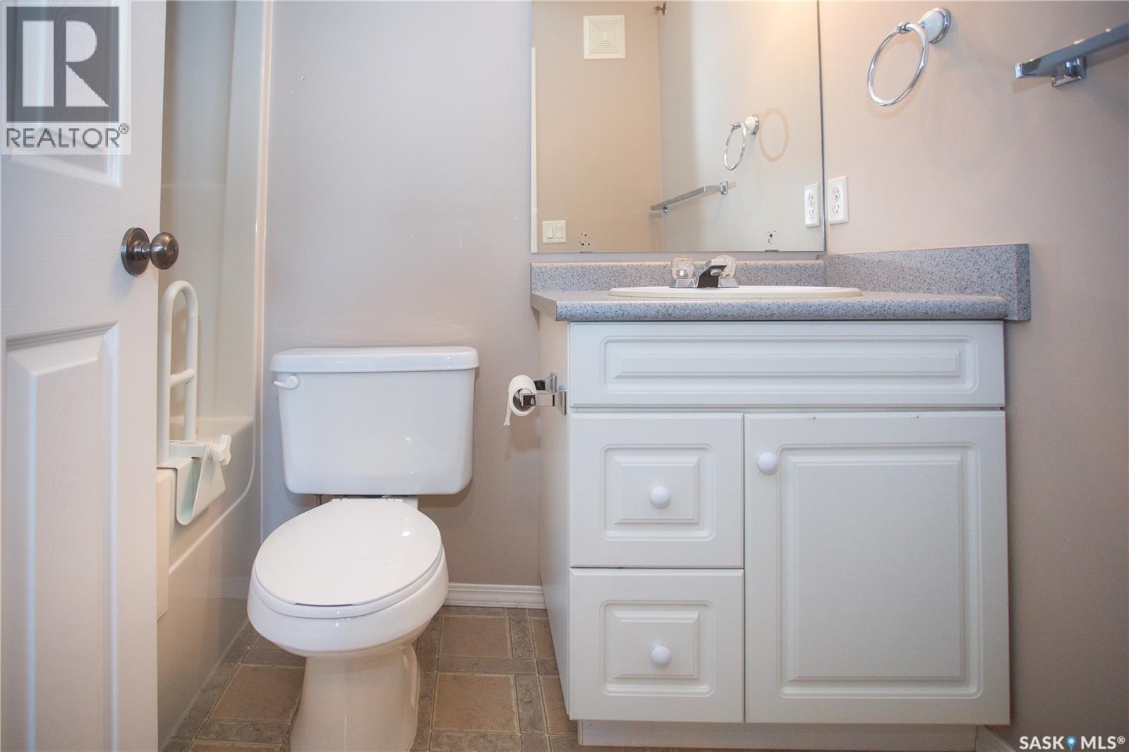 411 215 Lowe Road, Saskatoon, SK - Indoor Photo Showing Bathroom