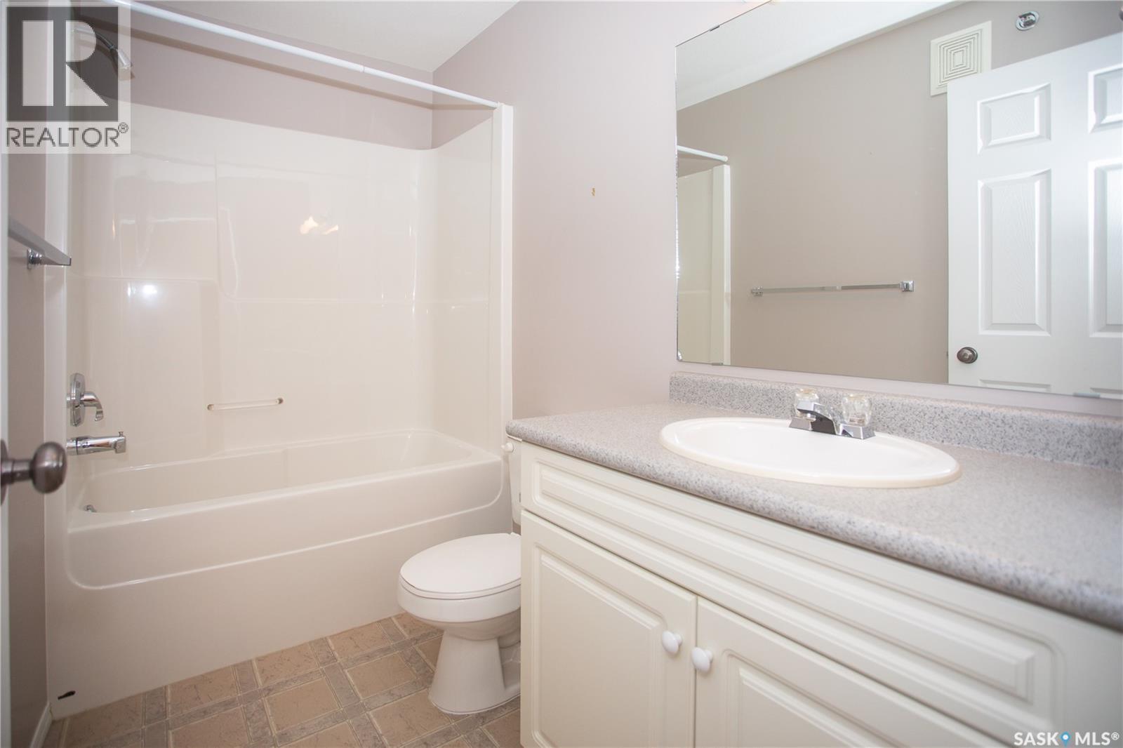 411 215 Lowe Road, Saskatoon, SK - Indoor Photo Showing Bathroom