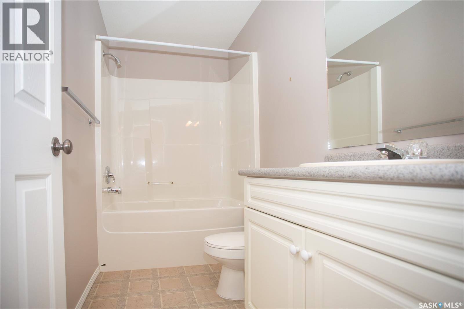 411 215 Lowe Road, Saskatoon, SK - Indoor Photo Showing Bathroom