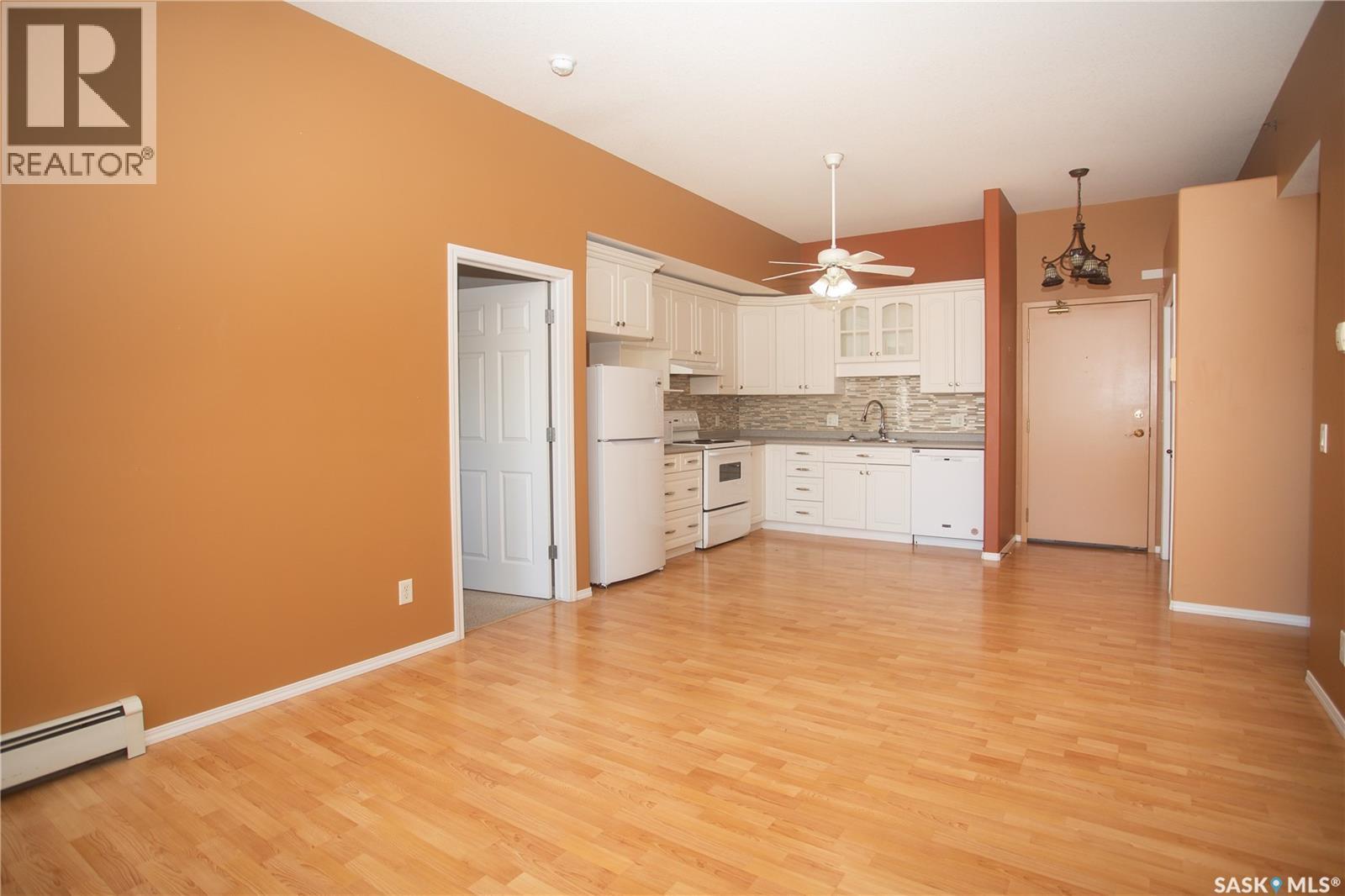 411 215 Lowe Road, Saskatoon, SK - Indoor Photo Showing Kitchen