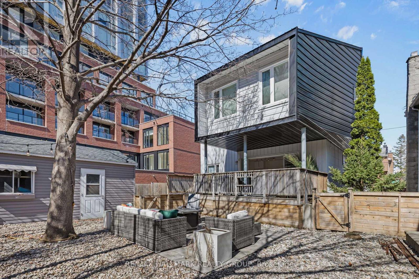 Backyard view and raised deck - 330 Winona Avenue, Ottawa, ON - Outdoor