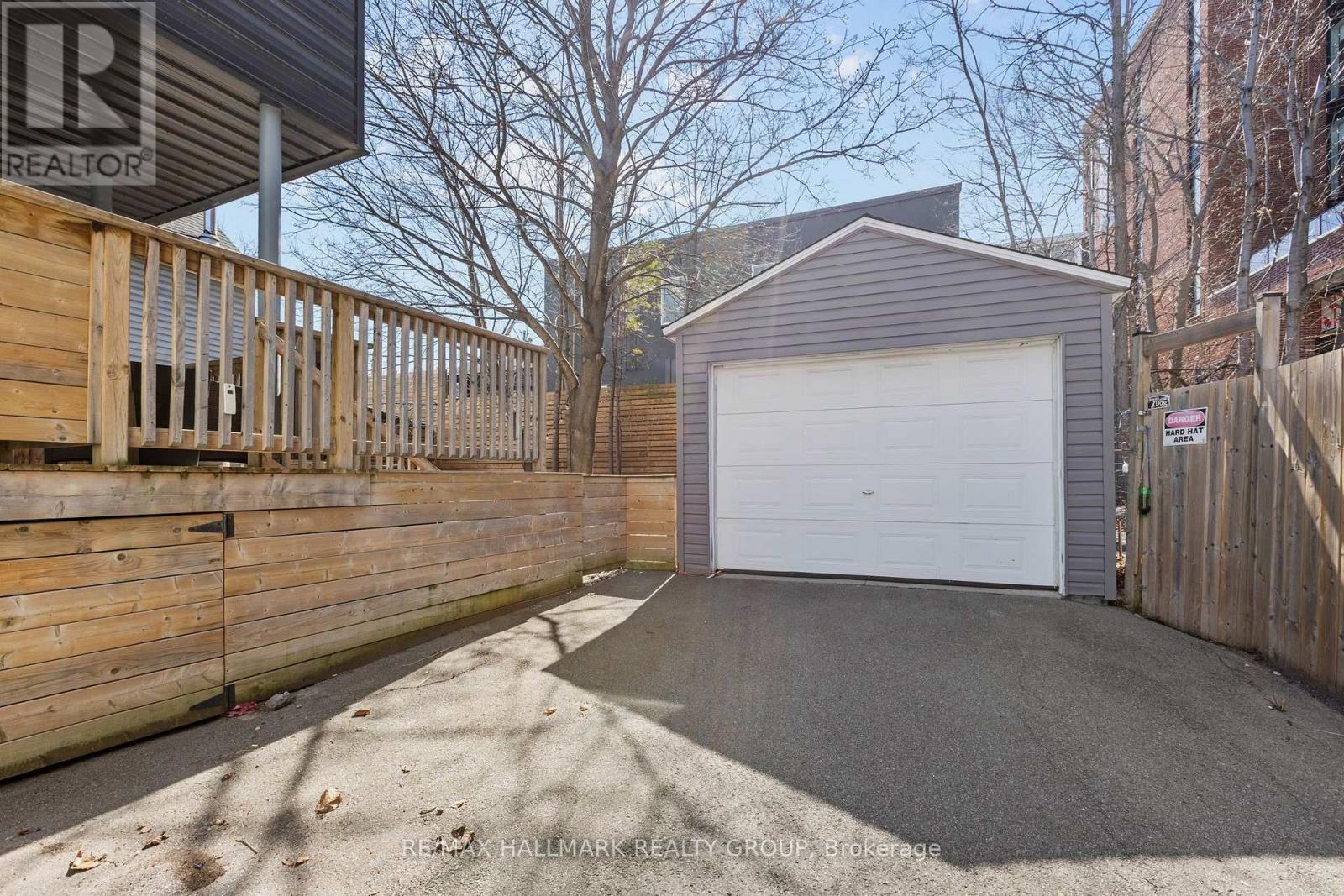 Detached garage and yard - 330 Winona Avenue, Ottawa, ON - Outdoor With Exterior