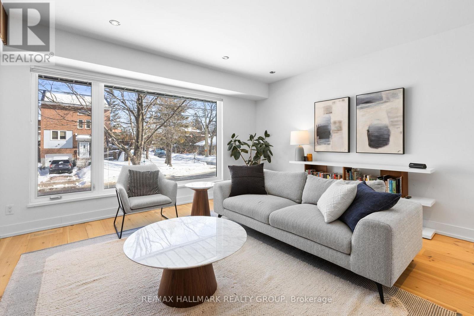 Sun-filled living space with large windows - 330 Winona Avenue, Ottawa, ON - Indoor Photo Showing Living Room