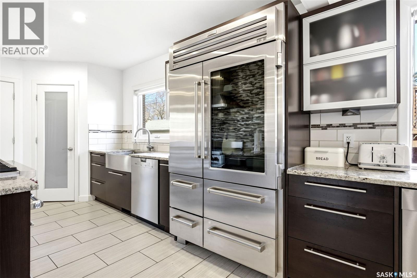 2640 19Th Avenue, Regina, SK - Indoor Photo Showing Kitchen