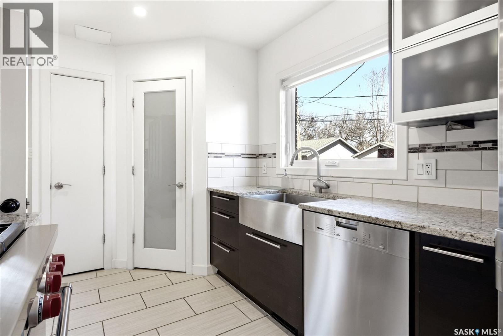 2640 19Th Avenue, Regina, SK - Indoor Photo Showing Kitchen