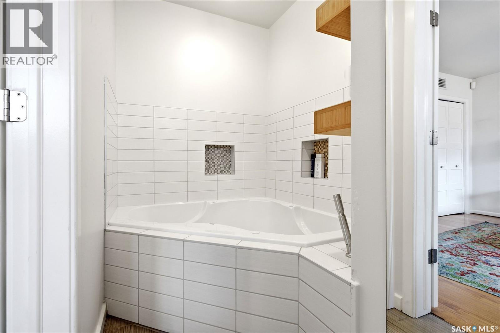 2640 19Th Avenue, Regina, SK - Indoor Photo Showing Bathroom