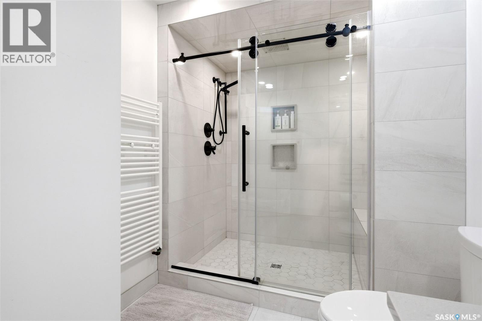 2640 19Th Avenue, Regina, SK - Indoor Photo Showing Bathroom