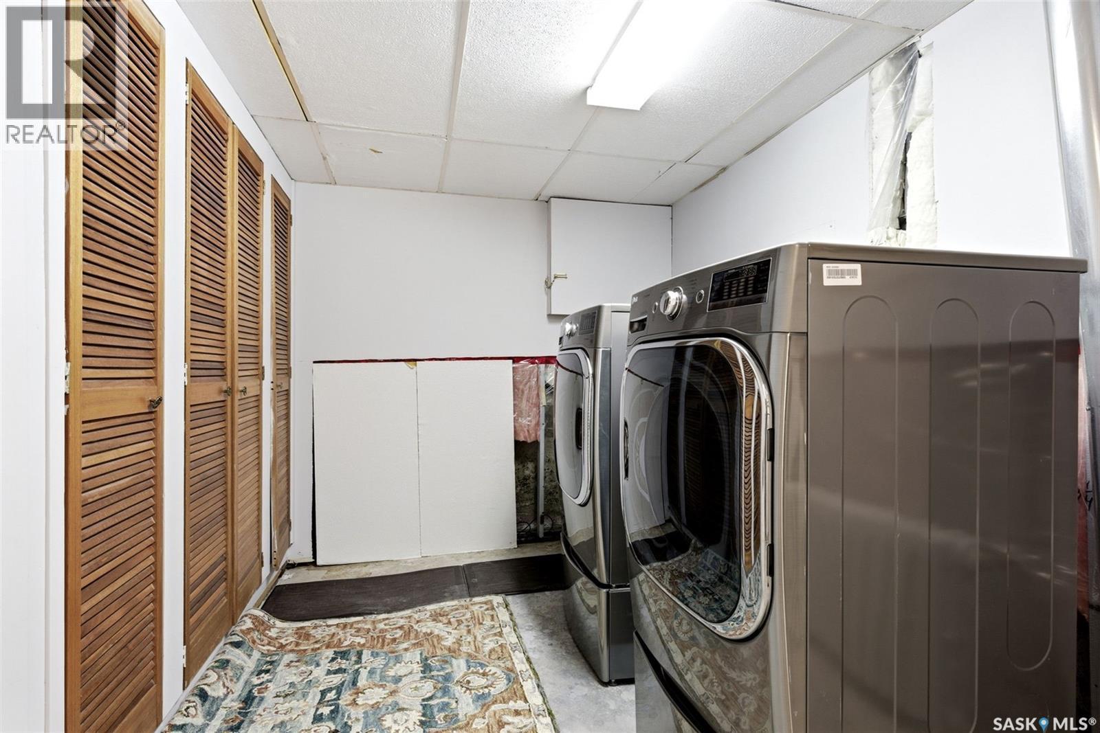 2640 19Th Avenue, Regina, SK - Indoor Photo Showing Laundry Room