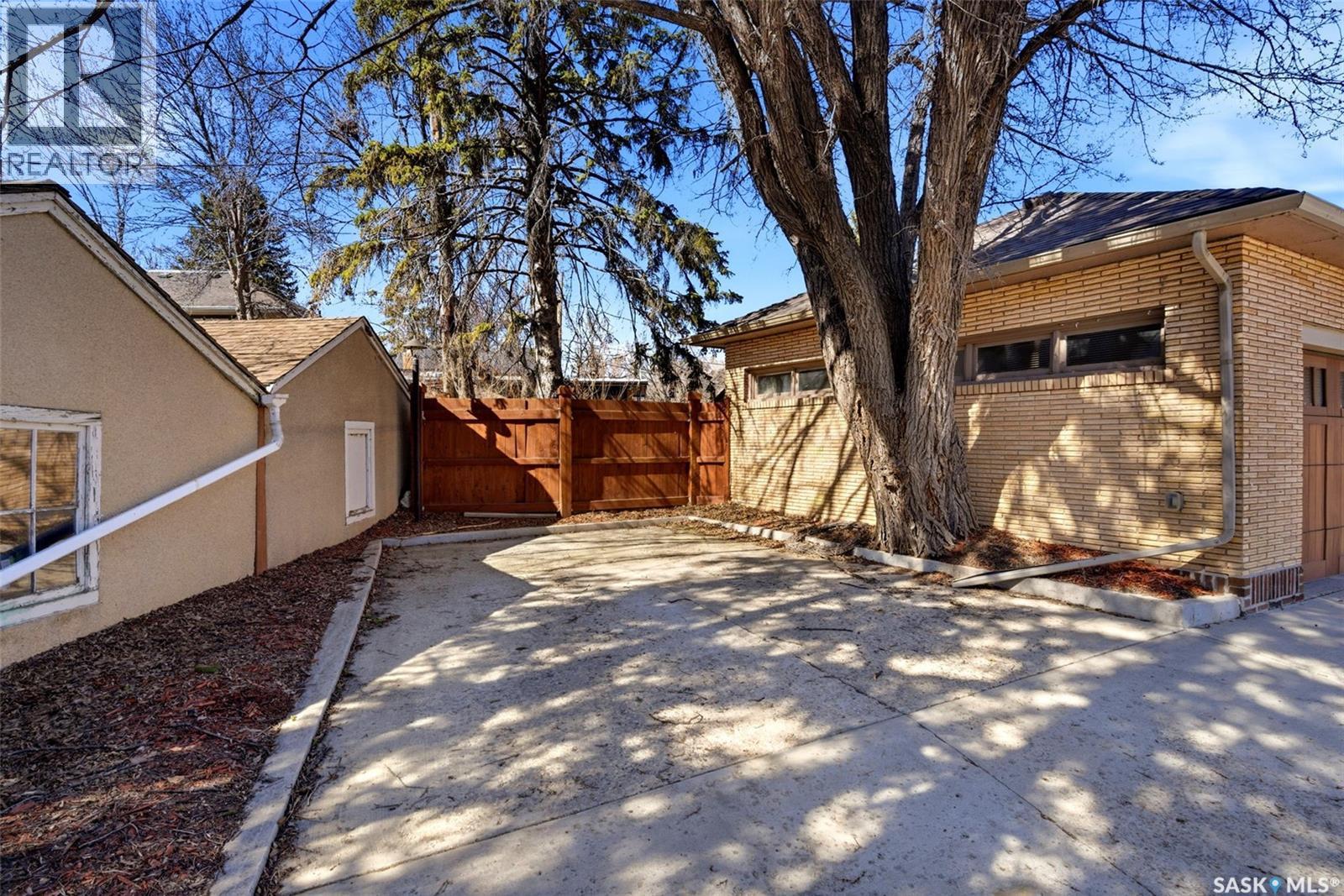 2640 19Th Avenue, Regina, SK - Outdoor