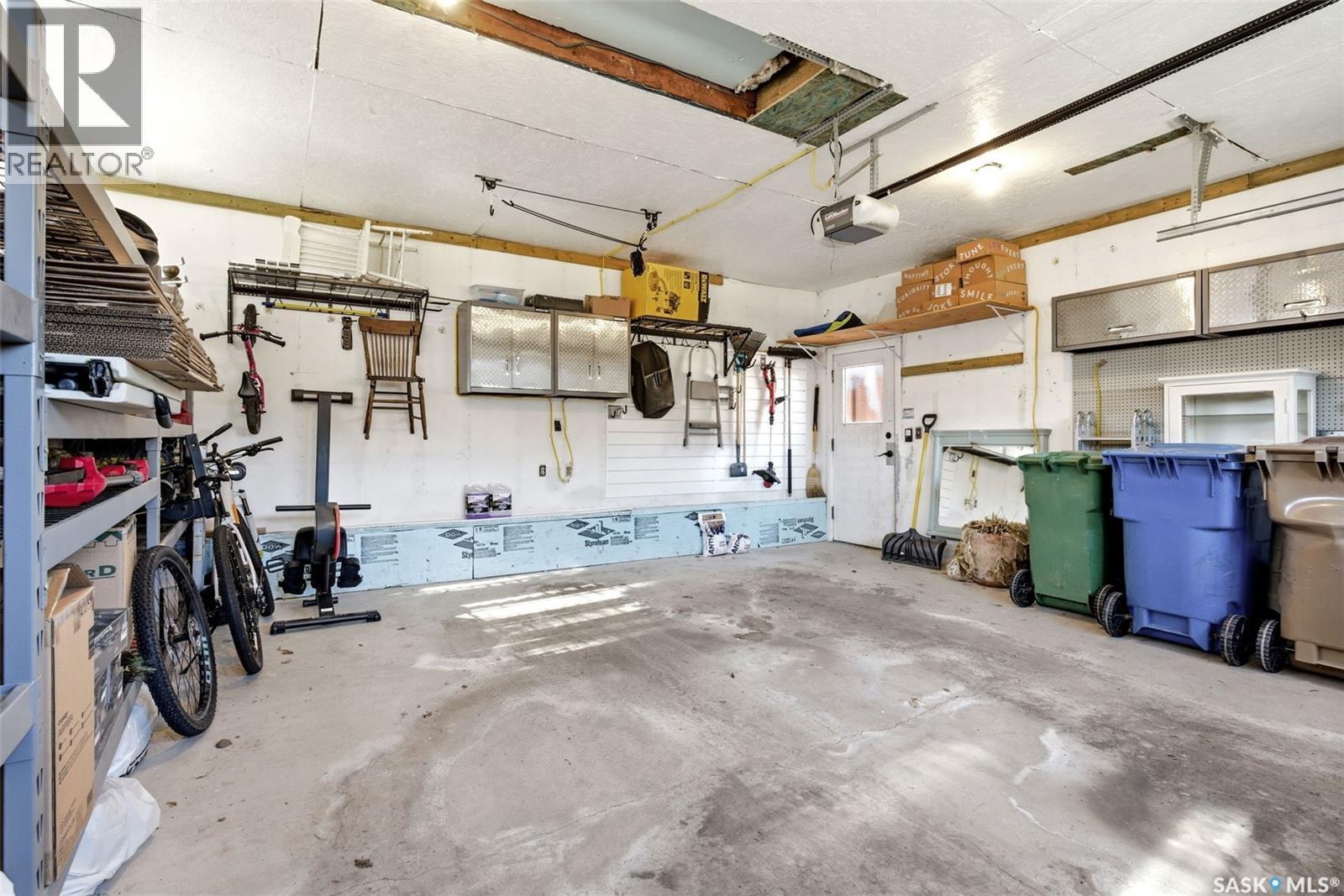 2640 19Th Avenue, Regina, SK - Indoor Photo Showing Garage