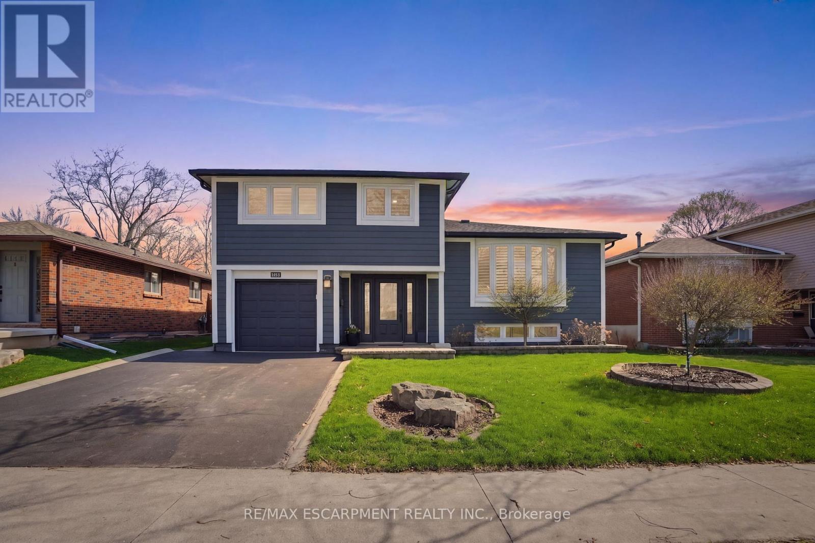 663 Mullin Way, Burlington, ON - Outdoor