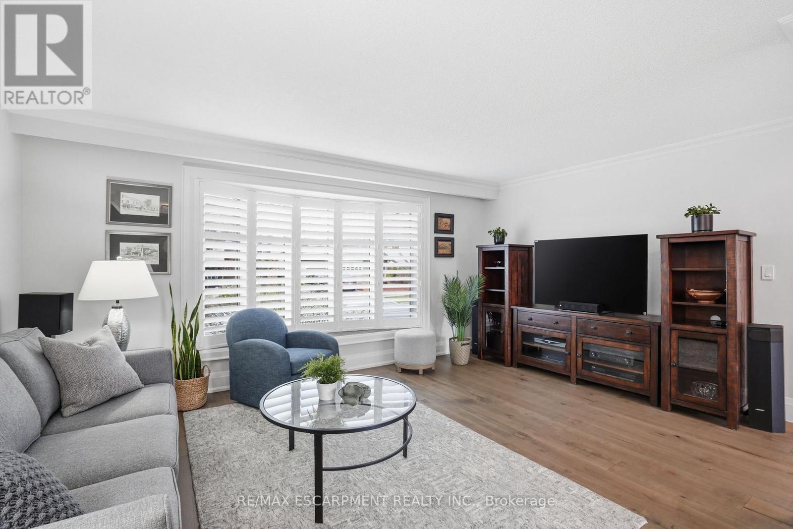663 Mullin Way, Burlington, ON - Indoor Photo Showing Living Room