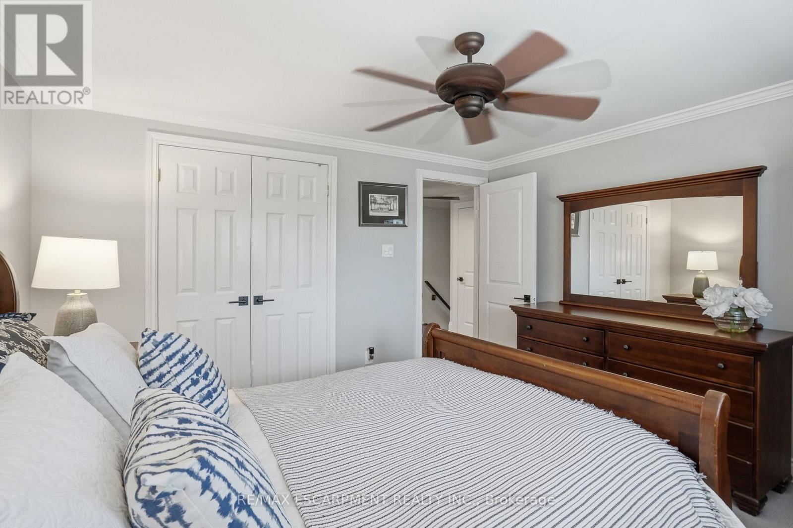 663 Mullin Way, Burlington, ON - Indoor Photo Showing Bedroom