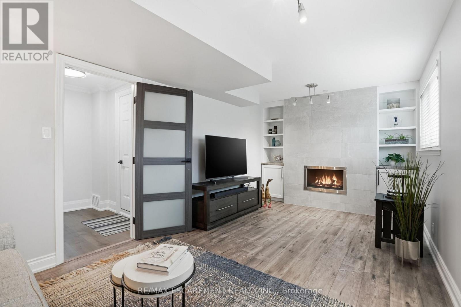 663 Mullin Way, Burlington, ON - Indoor Photo Showing Living Room With Fireplace