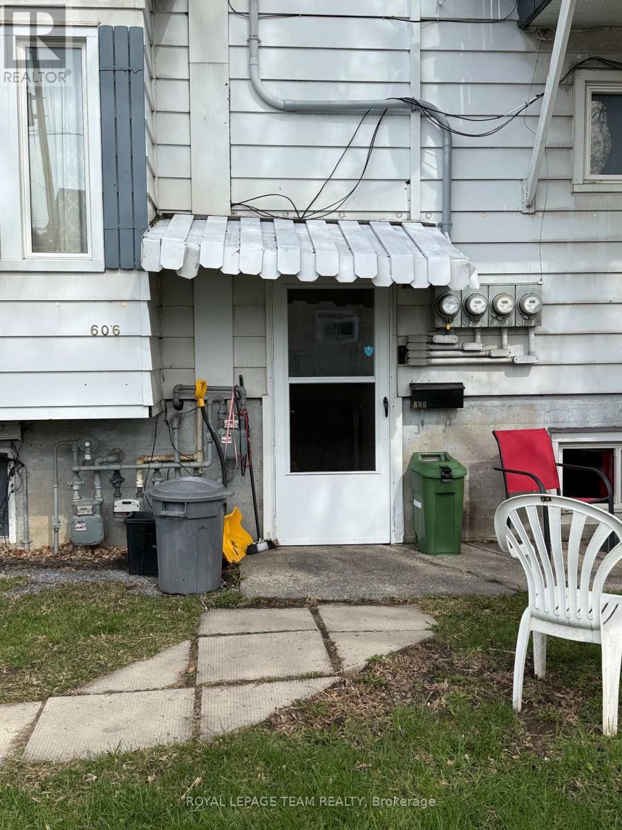 Basement Unit - 606 Walton - 300 St Felix Street, Cornwall, ON - Outdoor