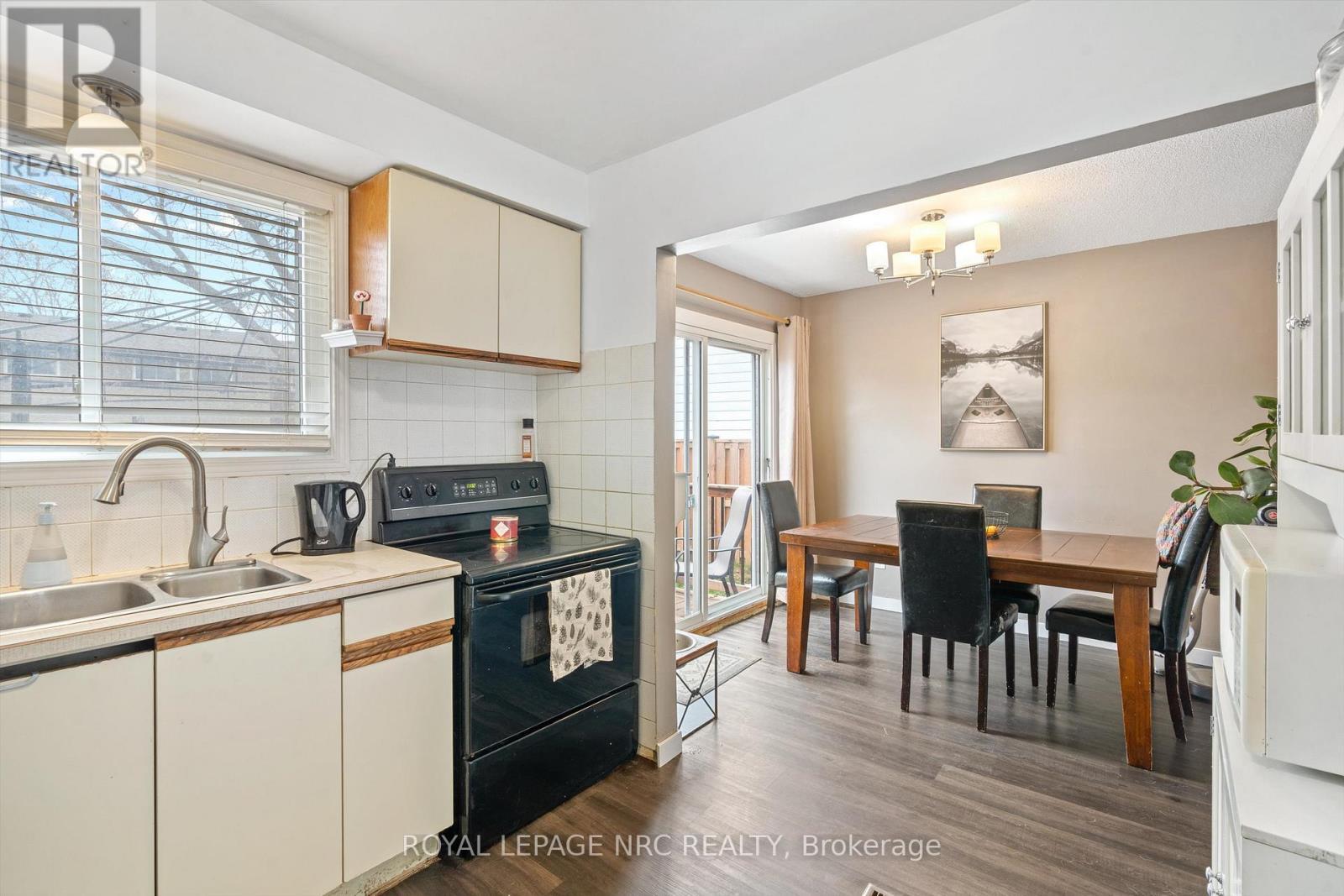 18 Lafayette Drive, St. Catharines (Lakeport), ON - Indoor Photo Showing Other Room