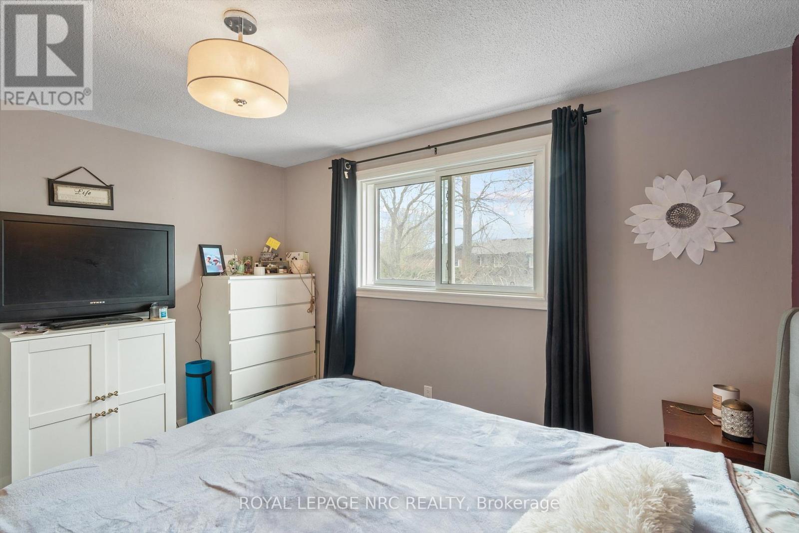 18 Lafayette Drive, St. Catharines (Lakeport), ON - Indoor Photo Showing Bedroom