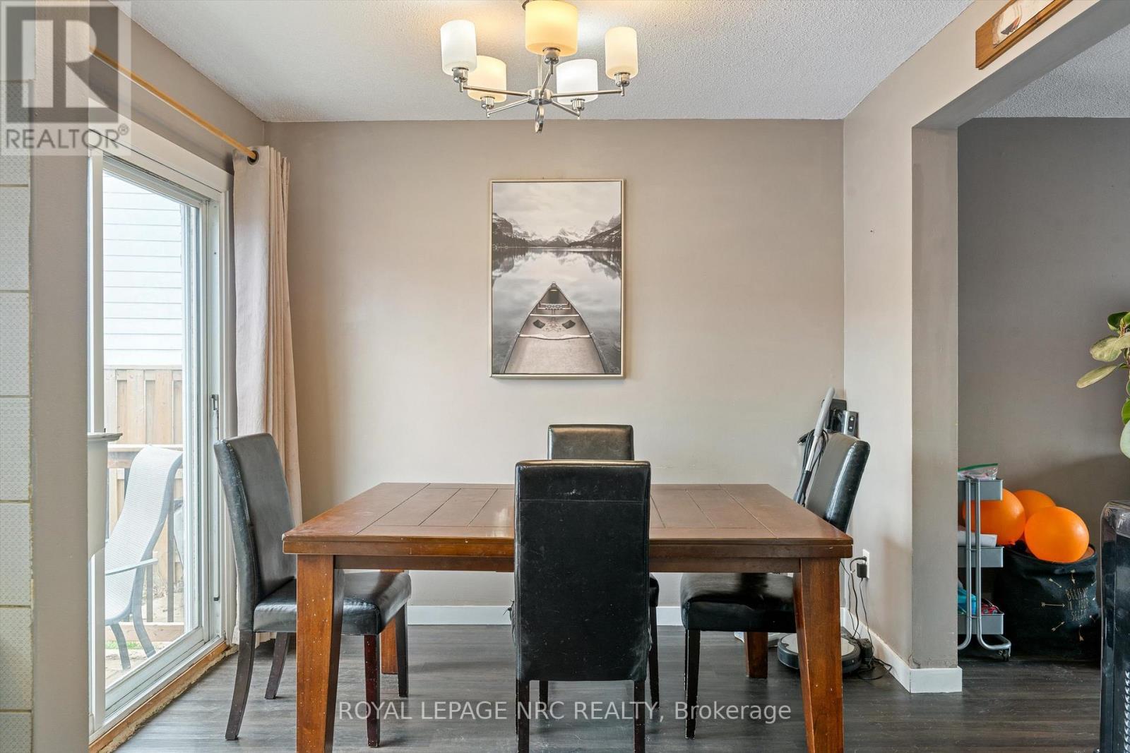 18 Lafayette Drive, St. Catharines (Lakeport), ON - Indoor Photo Showing Dining Room