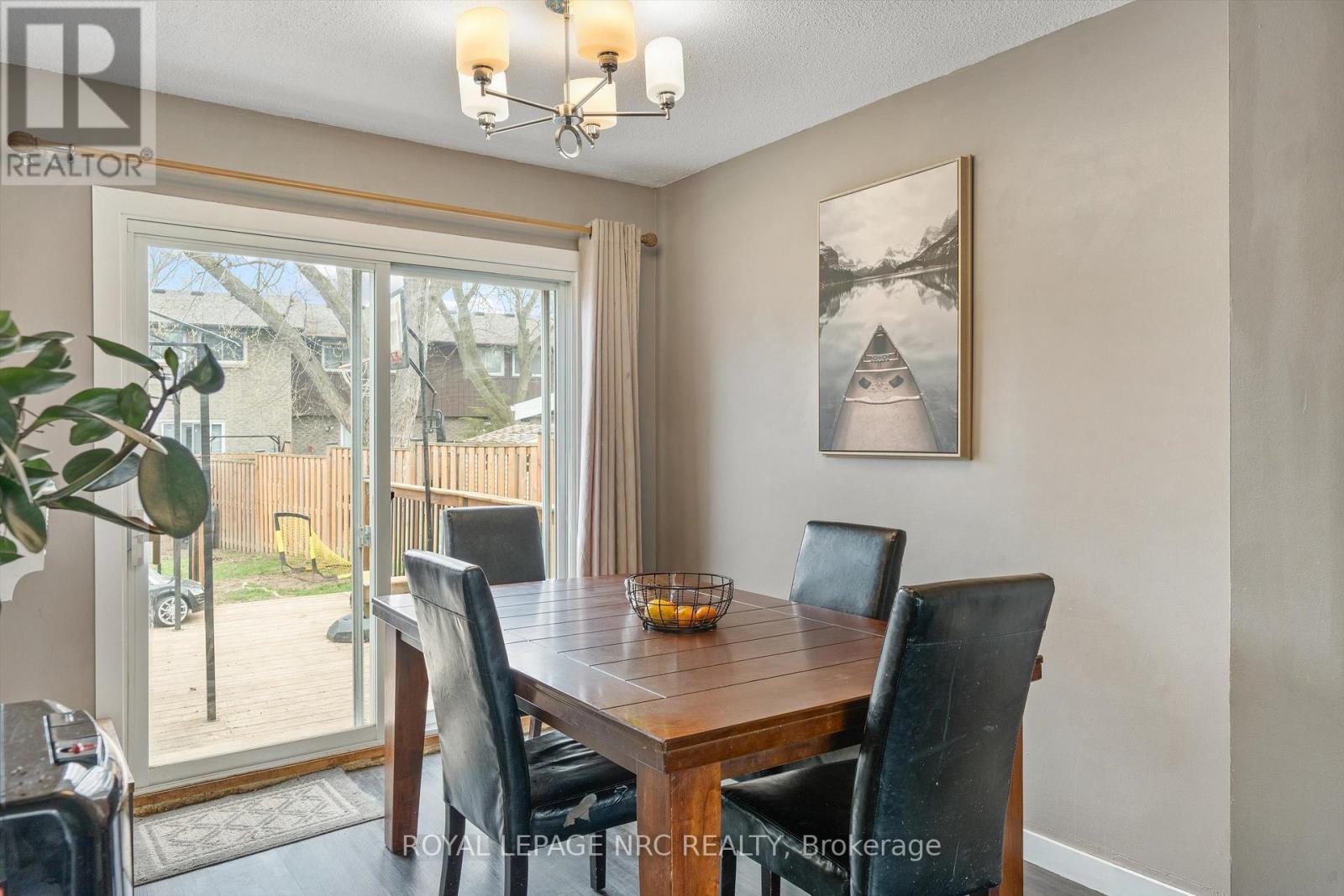 18 Lafayette Drive, St. Catharines (Lakeport), ON - Indoor Photo Showing Dining Room