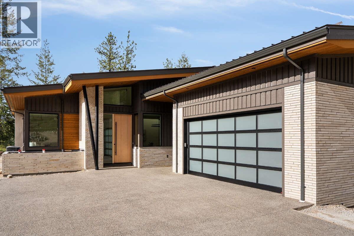 818 Predator Ridge Drive, Vernon, BC - Outdoor