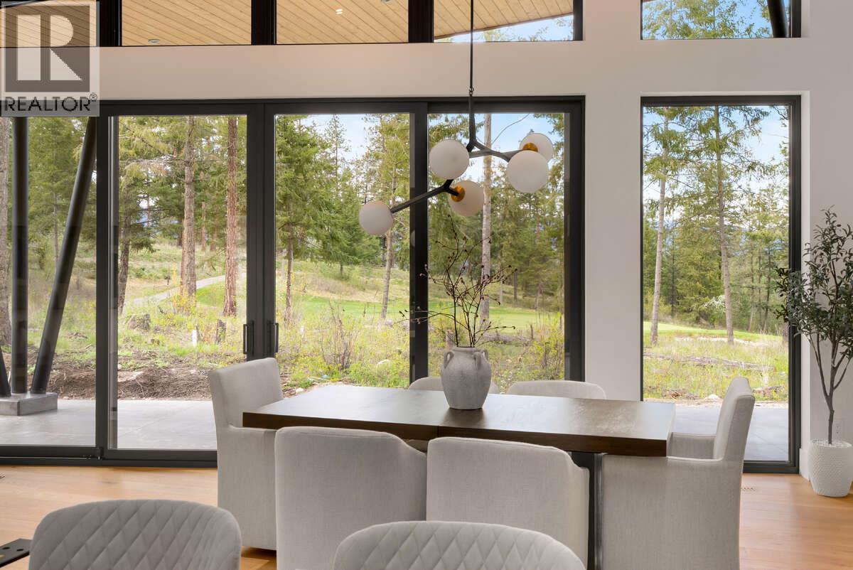 818 Predator Ridge Drive, Vernon, BC - Indoor Photo Showing Dining Room
