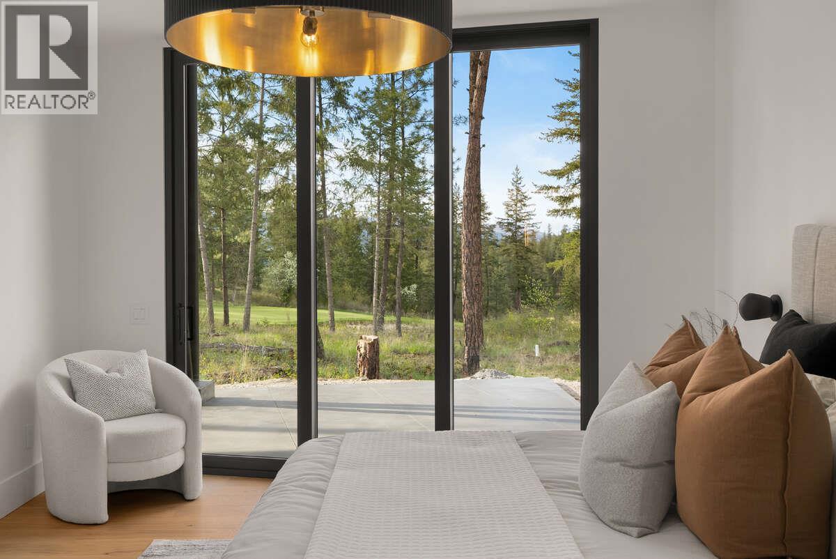818 Predator Ridge Drive, Vernon, BC - Indoor Photo Showing Other Room
