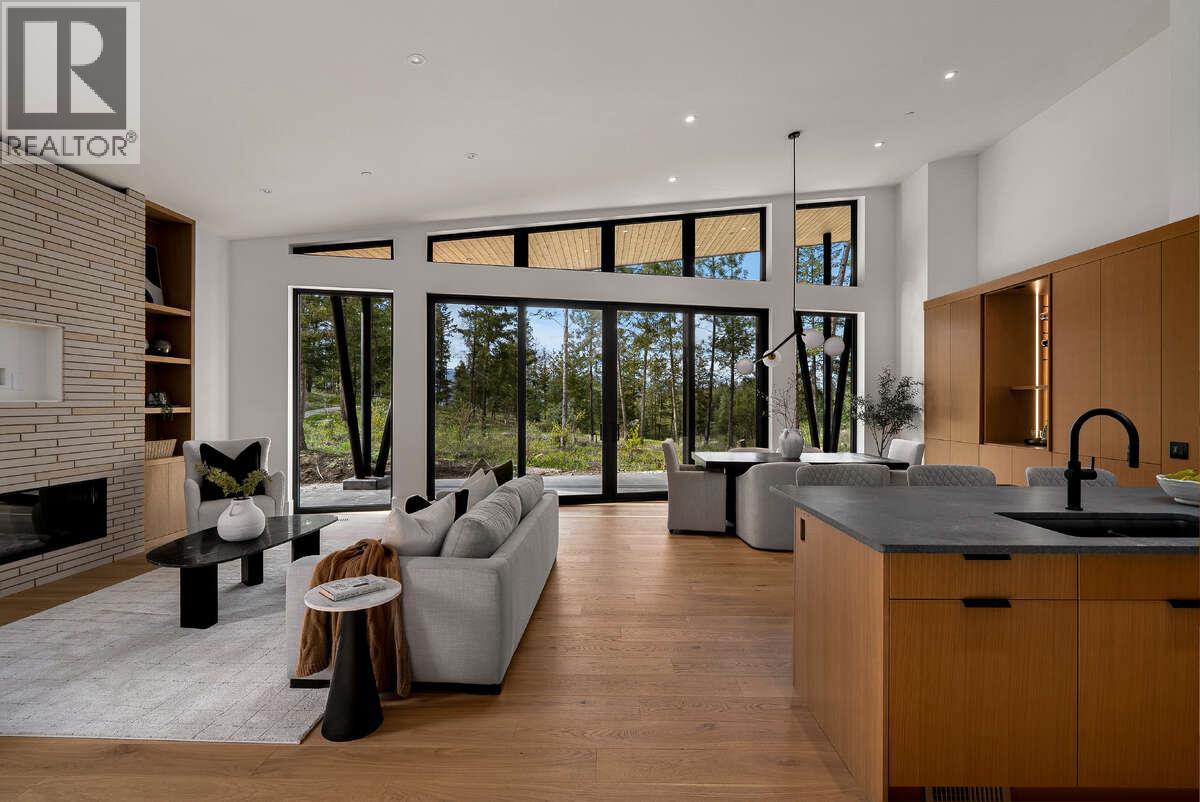 818 Predator Ridge Drive, Vernon, BC - Indoor Photo Showing Living Room With Fireplace