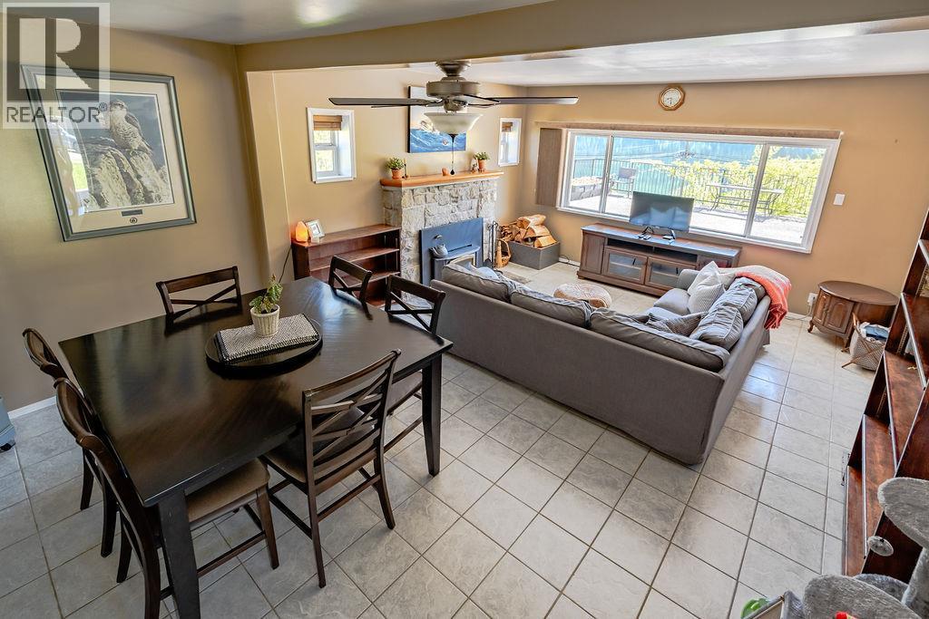 2465 3A Highway, Nelson, BC - Indoor With Fireplace