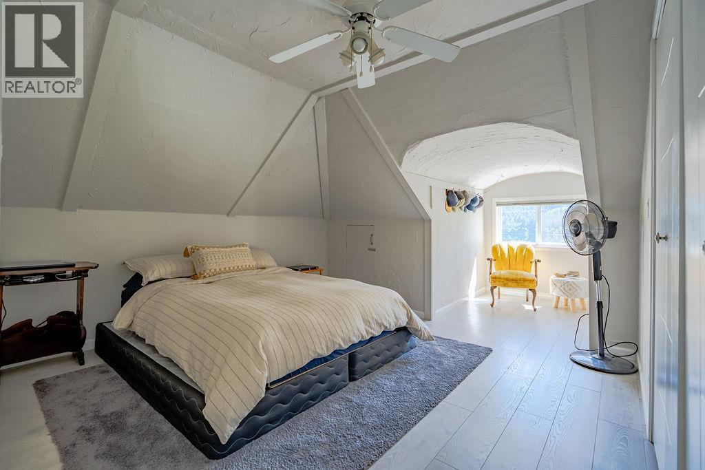 2465 3A Highway, Nelson, BC - Indoor Photo Showing Bedroom