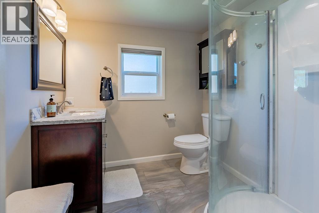 2465 3A Highway, Nelson, BC - Indoor Photo Showing Bathroom