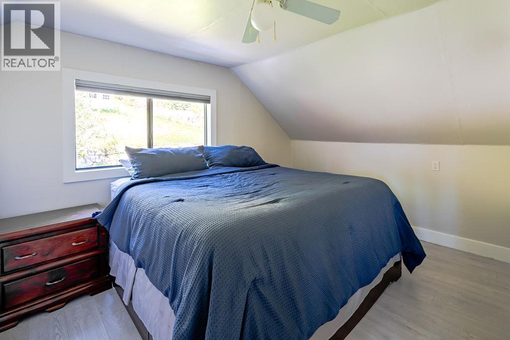 2465 3A Highway, Nelson, BC - Indoor Photo Showing Bedroom