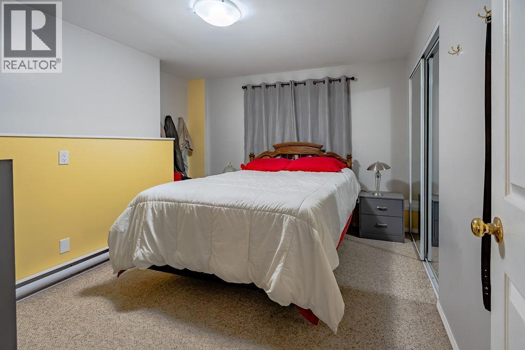 2465 3A Highway, Nelson, BC - Indoor Photo Showing Bedroom