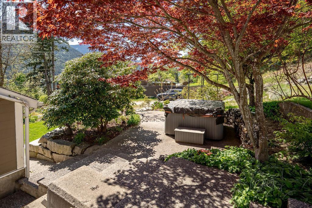 2465 3A Highway, Nelson, BC - Outdoor