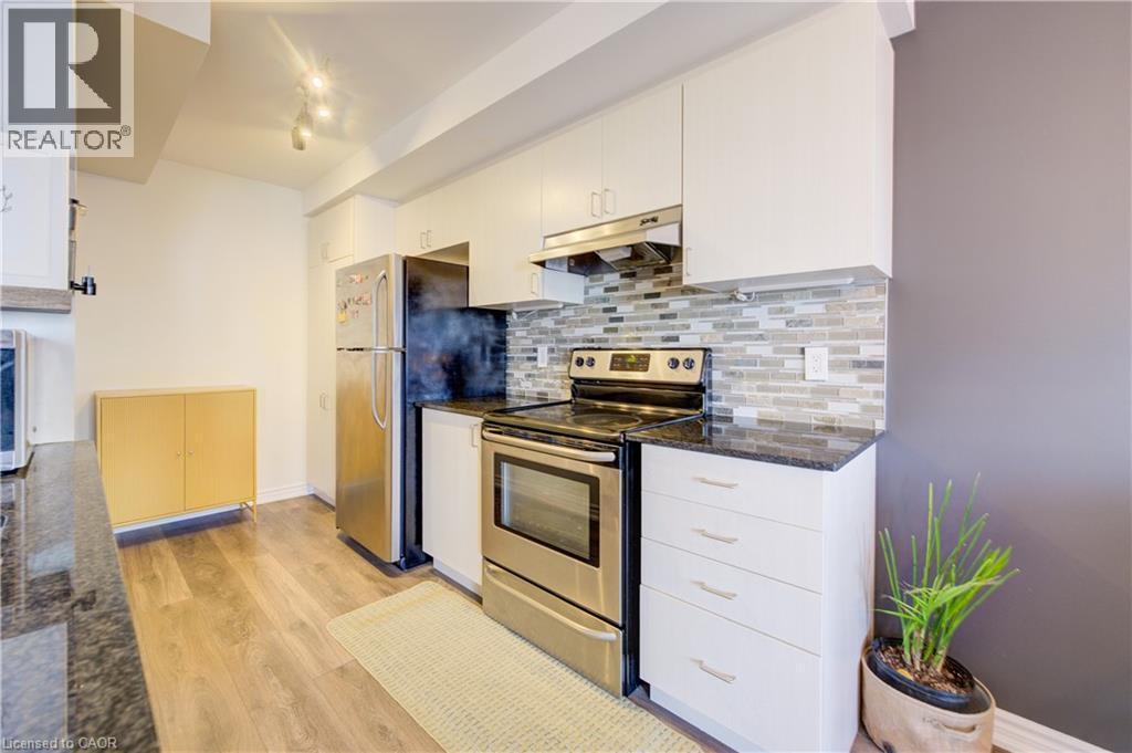142 Daylily Lane, Kitchener, ON - Indoor Photo Showing Kitchen With Stainless Steel Kitchen