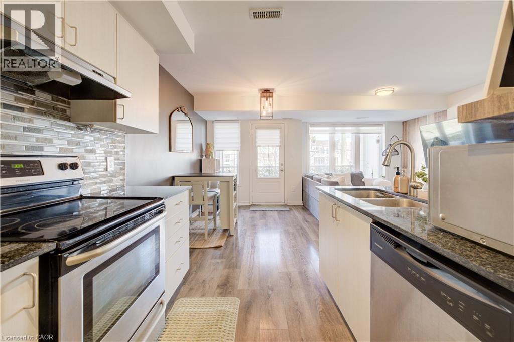 142 Daylily Lane, Kitchener, ON - Indoor Photo Showing Kitchen With Stainless Steel Kitchen With Double Sink With Upgraded Kitchen