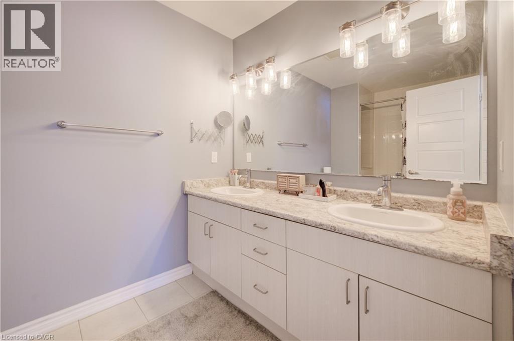 142 Daylily Lane, Kitchener, ON - Indoor Photo Showing Bathroom