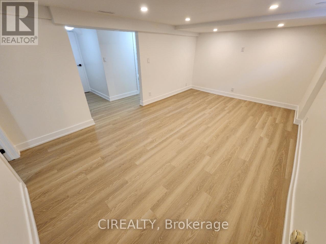 Lower - 31 Bailey Crescent, Aurora, ON - Indoor Photo Showing Other Room