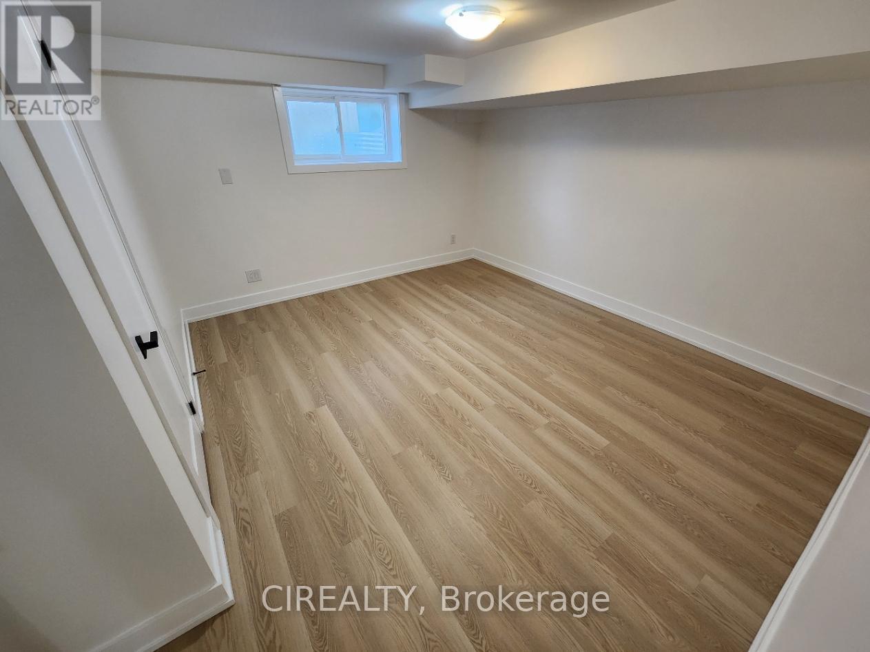Lower - 31 Bailey Crescent, Aurora, ON - Indoor Photo Showing Other Room
