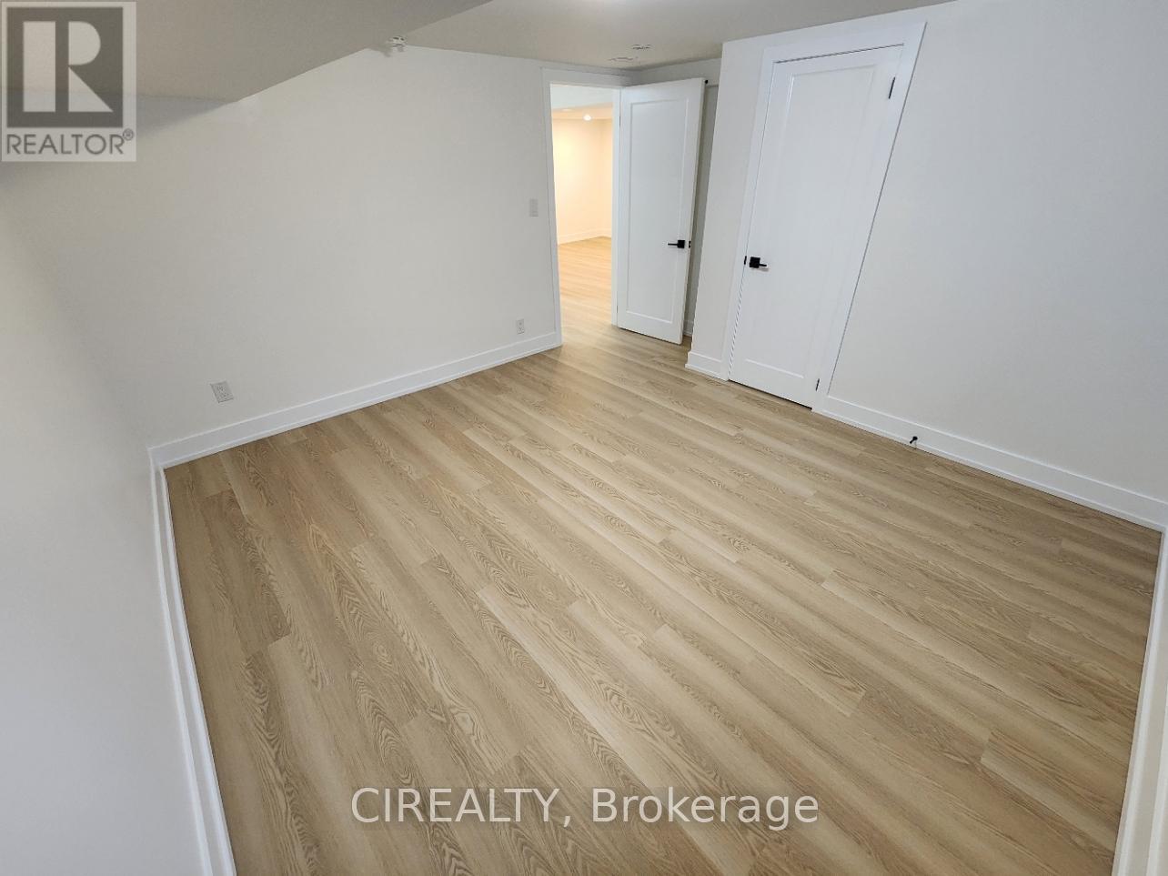Lower - 31 Bailey Crescent, Aurora, ON - Indoor Photo Showing Other Room