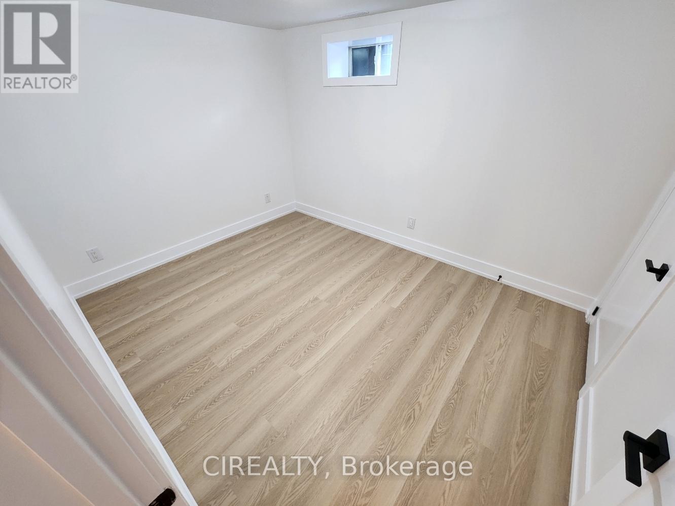 Lower - 31 Bailey Crescent, Aurora, ON - Indoor Photo Showing Other Room