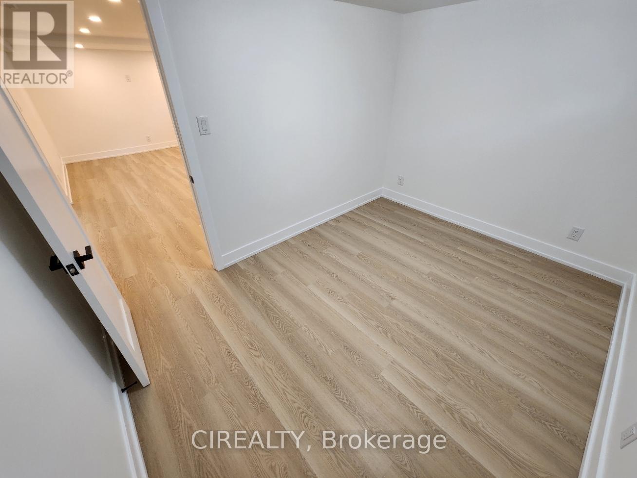 Lower - 31 Bailey Crescent, Aurora, ON - Indoor Photo Showing Other Room