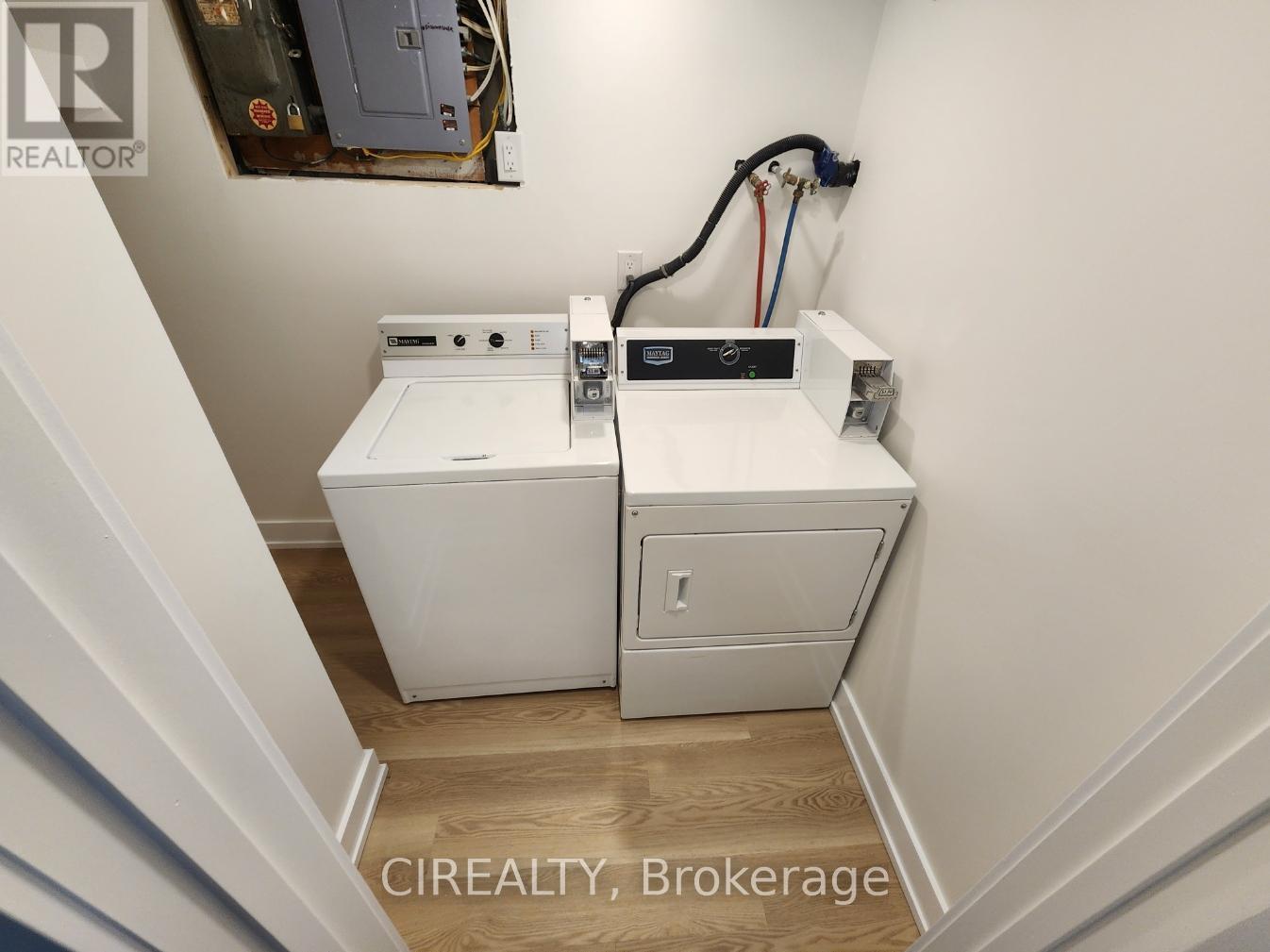 Lower - 31 Bailey Crescent, Aurora, ON - Indoor Photo Showing Laundry Room