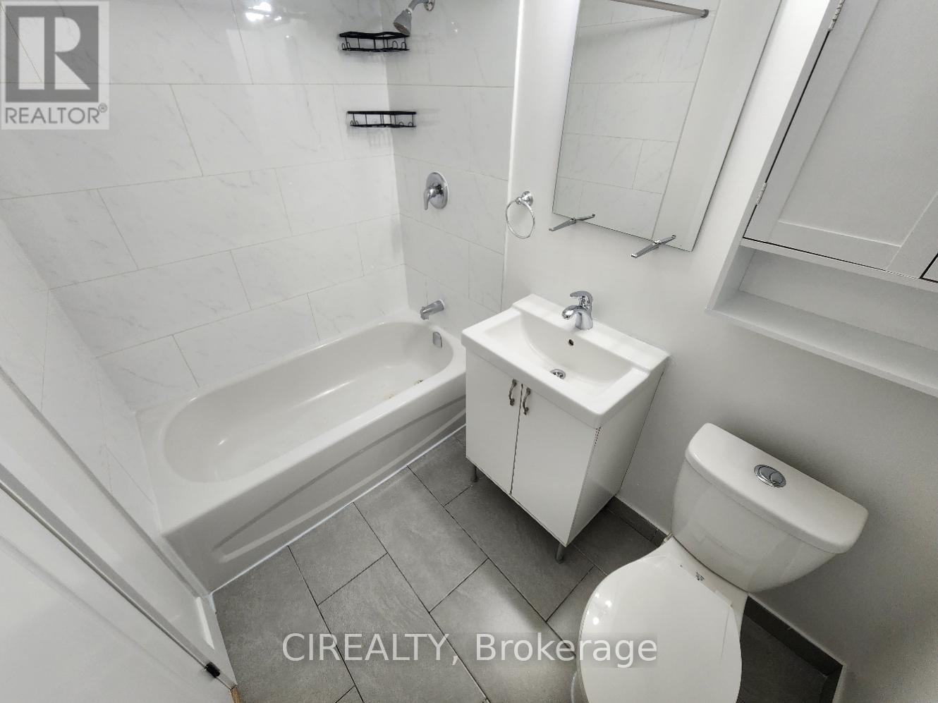 Lower - 31 Bailey Crescent, Aurora, ON - Indoor Photo Showing Bathroom