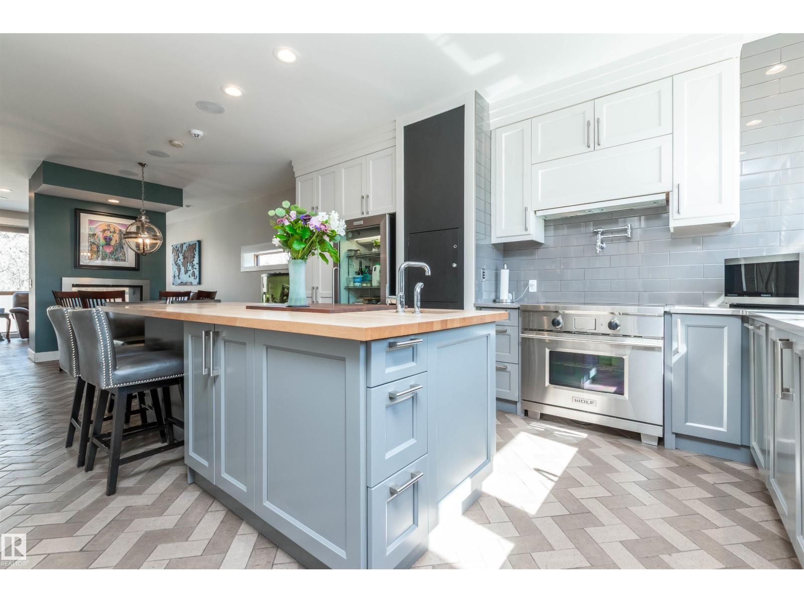 9629 84 Av Nw, Edmonton, AB - Indoor Photo Showing Kitchen With Upgraded Kitchen