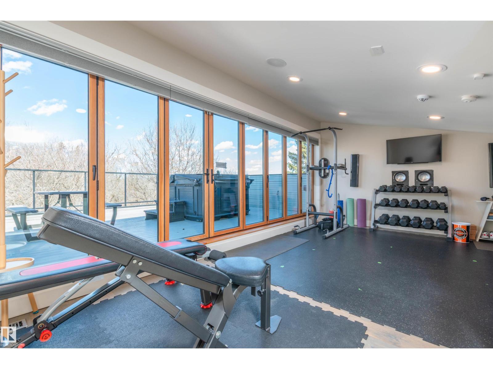 9629 84 Av Nw, Edmonton, AB - Indoor Photo Showing Other Room