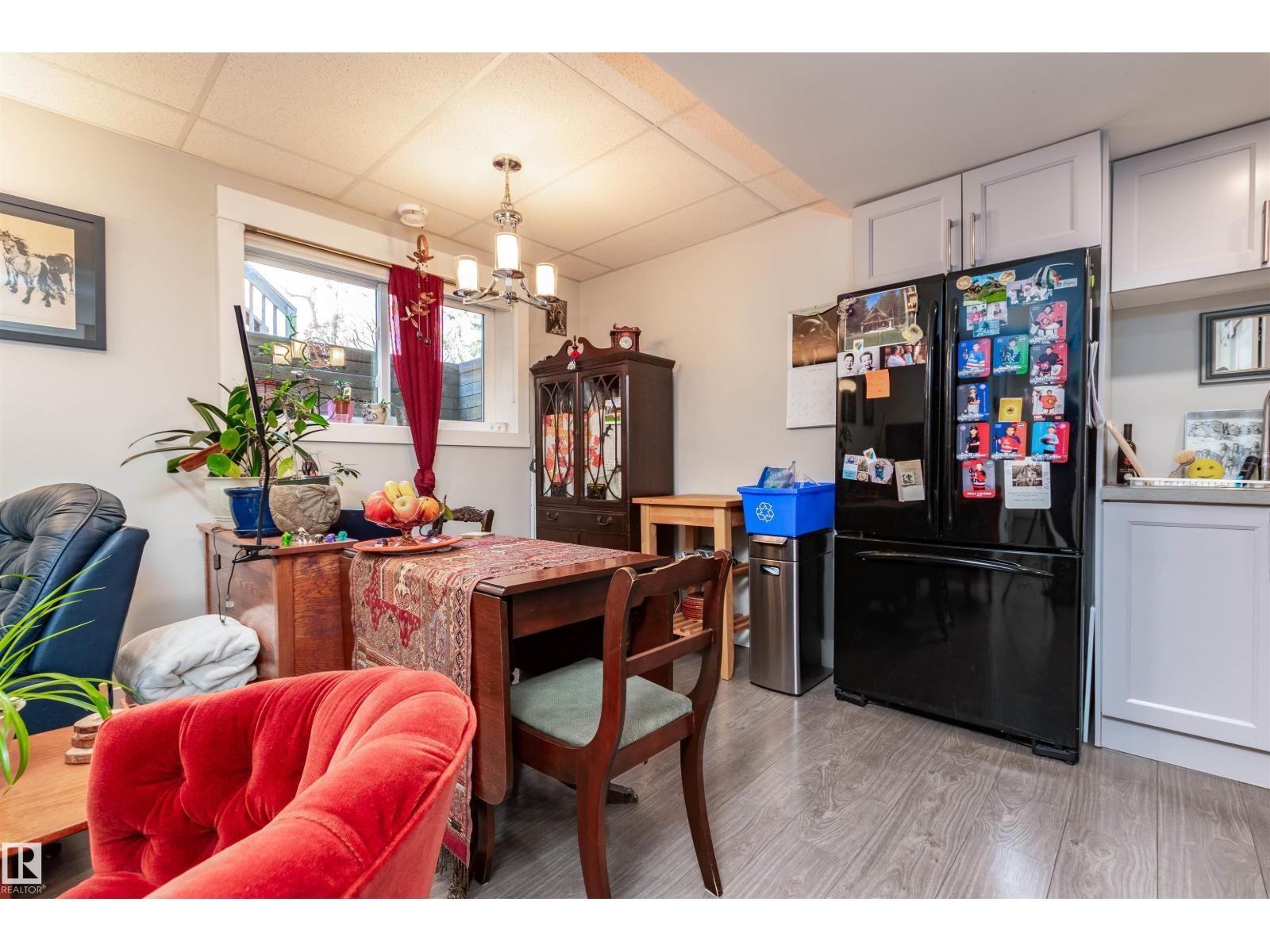 9629 84 Av Nw, Edmonton, AB - Indoor Photo Showing Other Room