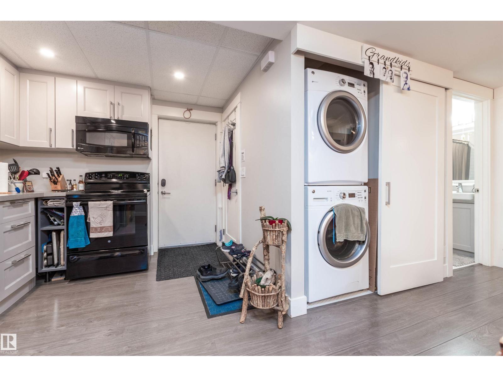 9629 84 Av Nw, Edmonton, AB - Indoor Photo Showing Laundry Room