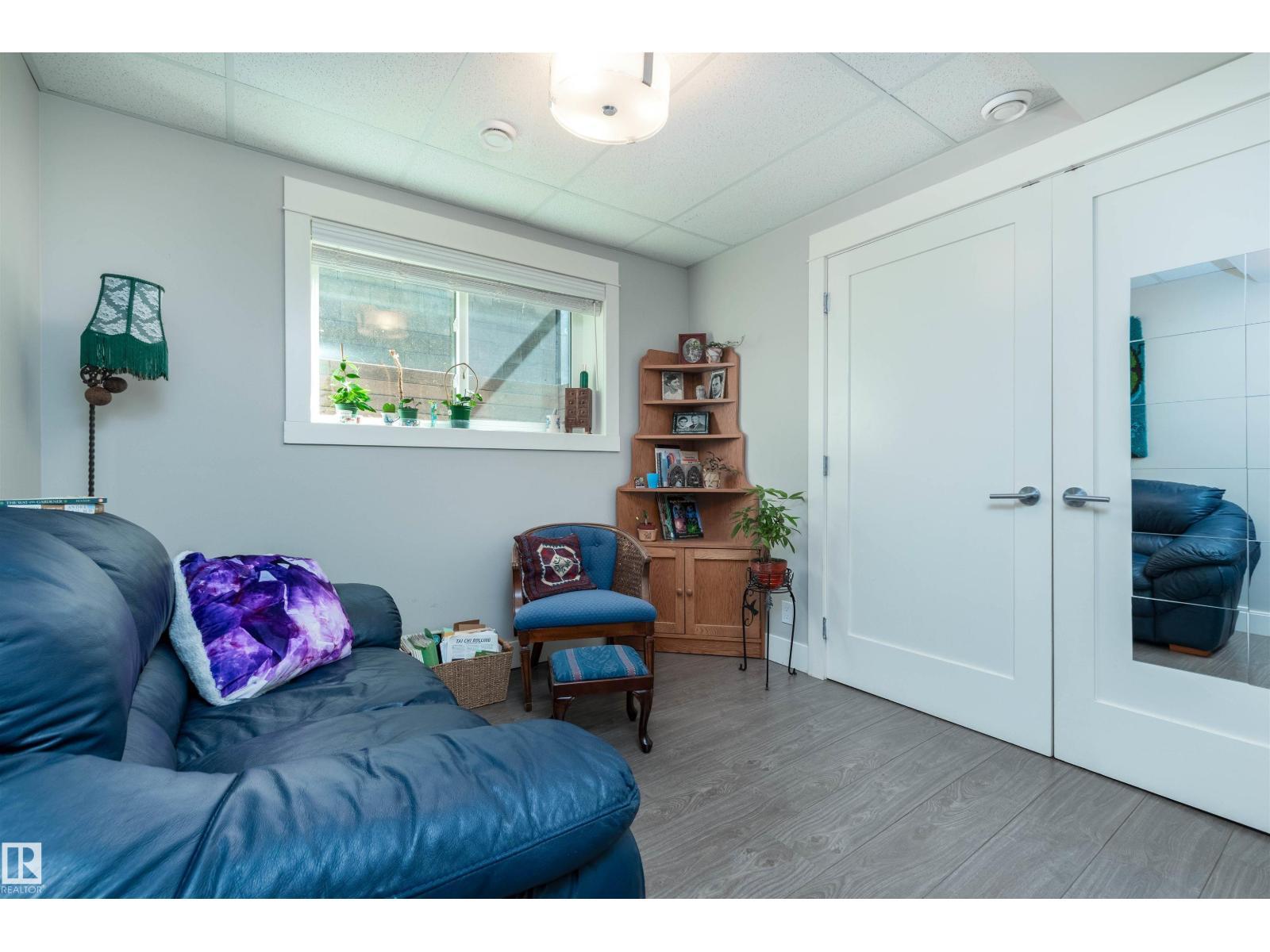 9629 84 Av Nw, Edmonton, AB - Indoor